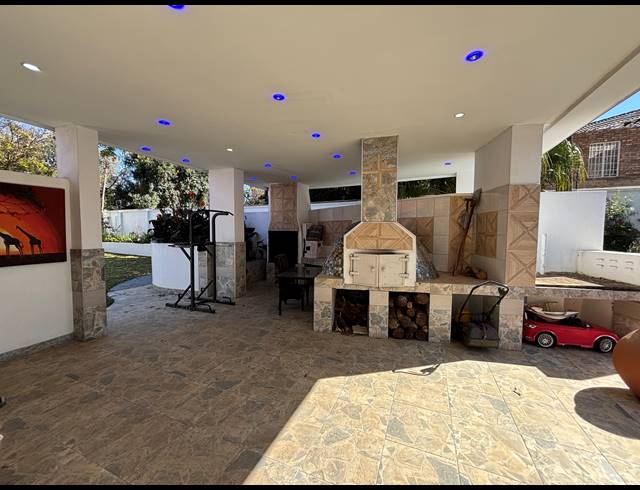 5 BEDROOM HOUSE FOR SALE IN WATERKLOOF RIDGE